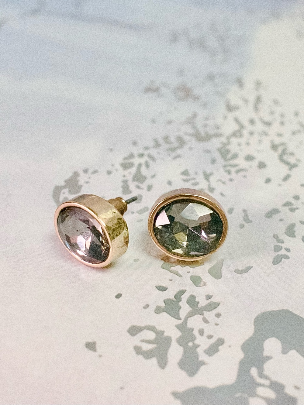 Modern Gold Tone Faceted Grey Crystal Stud Earrings | Vtg Costume Jewelry Studs